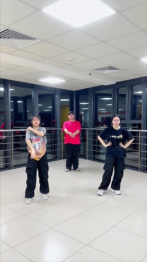 Tét vẫn luôn mong chờ một ngày tuyệt vời đó là khum ai quên bài :))) (dc: @xtylex.hoangg ) #vortexdancecrew #tiktokdancevn #fypシ #viral #NOLOVENOLIFE #hieuthuhai #dance