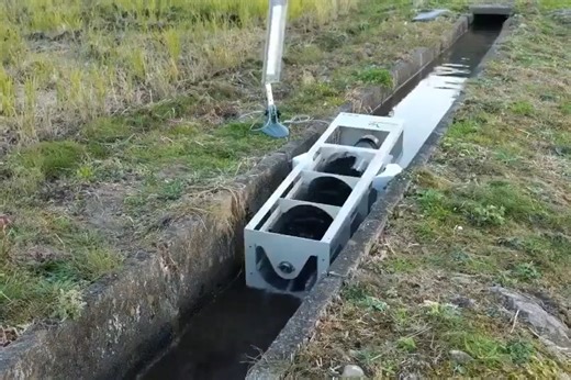 5.5K views · 66 reactions | This ultra-small generator is highly portable and works even with shallow, slow moving water. Tested with powering street lights, it promises to allow the world’s remote regions to generate their own electricity [ Japan Video Topics] | EngineerKnow | Facebook