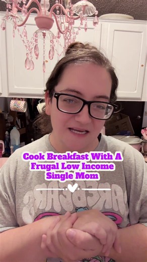 Cook Breakfast With a Frugal Low Income Single Mom — Easy Bacon & Eggs