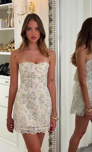 ✨This Eyelet Floral Strapless Dress Is Total Summer Vibes! 🌸