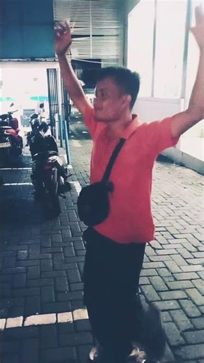 “Tukang Parkir Viral Campuran!”