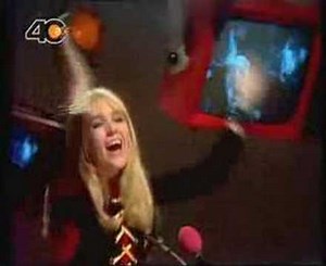 MIDDLE OF THE ROAD - CHIRPY CHIRPY CHEEP CHEEP 1971