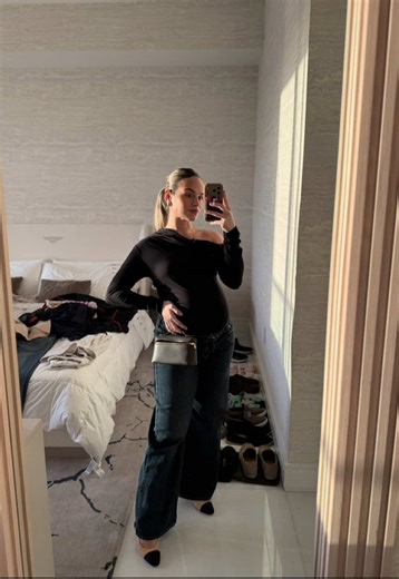 Outfit check con 35 semanas 🐰🖤🤰🏼 ##bumpfit##35weekspregnant | low loose jeans levi's