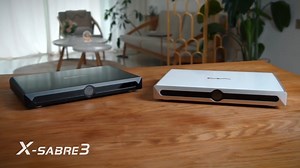 Matrix Audio 4 年來的技術累積已足以支撐全新一代的 X-SABRE，在串流媒體不斷盛行的今日，矩聲呈現上這部用心打磨的 X-SABRE 3，她還是原來那個 X-SABRE ？她已不是原來那個 X-SABRE！她的性能變得更加強大、操作更加得心應手、聲音更加出色。全面網路化的她不再只是一台 DAC，而是進化為一個網路串流主機。 🔸高清串流媒體先鋒 X-SABRE 3 是一款具有豐富數位音訊輸入介面的串流音訊解碼器，不僅支援光纖、同軸、IIS-LVDS、USB 音訊訊號輸入，還可作為將高品質串流音樂引入傳統 Hi-Fi 兩聲道音響系統或 Hi-Fi 耳機系統的媒介，整合了主流網路串流服務，可謂是融合串流和解碼為一體的完美音訊設備。配合自研的 MA Remote App 輕鬆實現調整設備配置、瀏覽和播放音樂檔案等便利操作。邀您進入音樂的微觀世界，再多細節都不怕放大，清楚重現每次 Live 的高光時刻。 🔹高速網路存取 在 X-SABRE 3 頂部覆蓋的大塊強化玻璃下，可謂內有玄機。這裡隱藏了一組 2.4GHz 和 5GHz 雙頻 Wi-Fi 天線，讓 X-SABRE 3 以