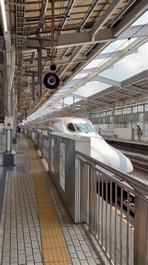 【新大阪駅】まもなく500系到着…と思ったら「修学旅行」団体列車も来た#jr#新大阪