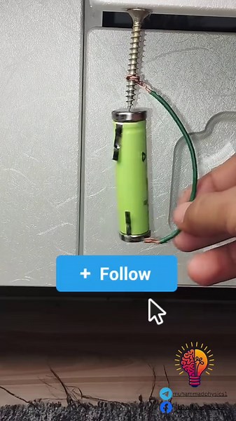 ​بە کوردی: فیزیا بە کردەیی! ⚡️ لێرەدا دەبینن چۆن ماتۆڕی کارەبایی وزەی کارەبا دەگۆڕێت بۆ وزەی میکانیکی (جووڵە). بۆ بینینی تاقیکردنەوەی زیاتر فۆڵۆمان بکەن. ✅ ​بالعربية: الفيزياء العملي! 💡 هنا نرى كيف يحول المحرك الكهربائي الطاقة الكهربائية إلى طاقة ميكانيكية (حركية). للمزيد من التجارب العلمية، تابعونا. ✅ ​In English: Practical Physics! ⚡️ Here’s how an electric motor converts electrical energy into mechanical energy (motion). Follow for more science experiments. ✅ ​ #physics #الفيزياء #تاقیکردنەو