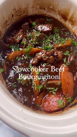 Delicious Slow Cooker Beef Bourguignon Recipe