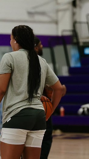 Here is a glimpse into the skills portion at the @proedgewbb open runs. We always start the sessions with warm ups and then a short segment of skills training before we turned them loose. Dint miss out when these open runs return! - - THE GRIND IS NECESSARY - - #priority1athletics #thegrindisnecessary #itrainwithseangreen #justakidfromknoxville | Priority 1 Athletics