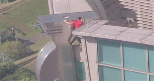 Pro climber Alex Honnold scales Taipei 101 skyscraper in Taiwan