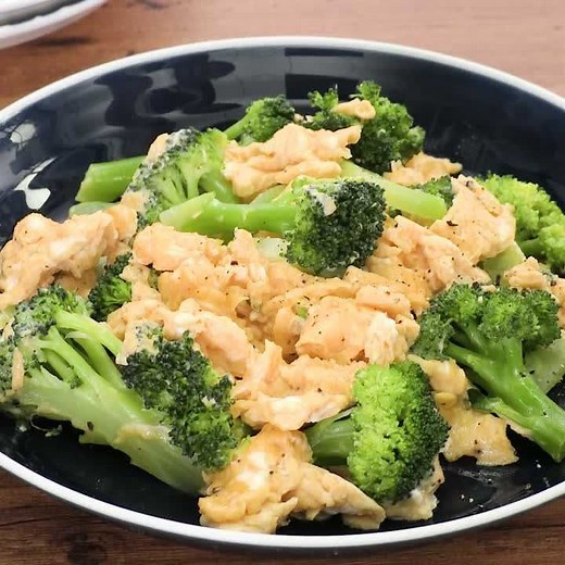 卵がふわふわ♪ ブロッコリーと卵の中華炒めのレシピ動画・作り方 | デリッシュキッチン