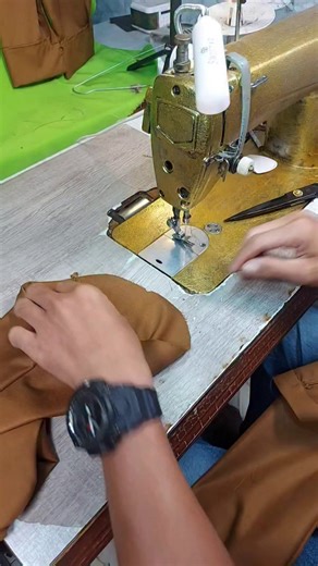 Martimun on Instagram: "Proses pemasangan lengan baju seragam dinas wanita😊 #tutorialmenjahit #swing #fashion #fblifestyle"