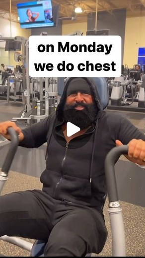 Robert Frank on Instagram: "Huge pecs @robertfrank615  @nerd.nunez.lifts"