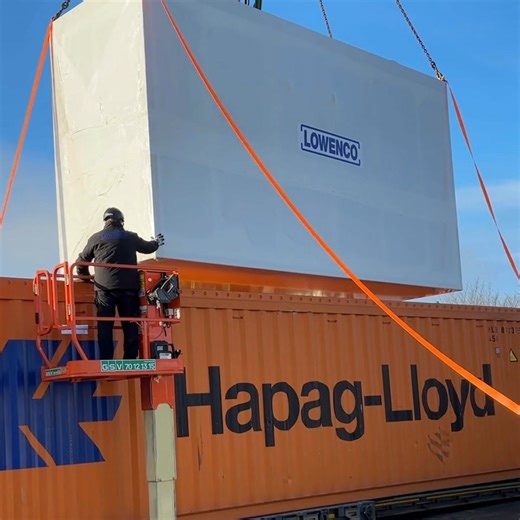 We are currently preparing another large-scale shipment to the US! It consists of 12 LSSU units and 2 blast freezers and is of cause part of a fully integrated ultra-low temperature storage solution. With this setup, our client can store up to 50,400 liters of medicine, while ensuring maximum temperature stability. At LOWENCO, we never just deliver single freezers - we build the entire cold storage area, including a corridor system that ensures uniform temperature control and optimized airflow a