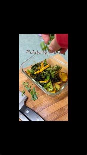 Okay it doesn’t look much but I grew this all from seed 👏 and I am proud of myself as a rookie gardener 🙌 - golden beetroot - carrot - broccoli - greens from the onion Let me tell you how sweet and tasty this was. I was like… oh my gosh.. whatttttttt 🤤 After 2 weeks of school holidays and then Ned home still all week… doctors appointments, specialist appointments, melt downs, workshop delays due to the weather… I’m just stay afloat in the brain 🙃 These little rewards of achievement from the 