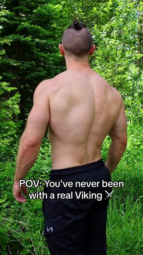 Join me with my @CelsiusOfficial on my daily live stream at 9pm ET