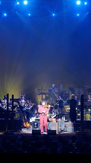 葉加瀬太郎 TARO HAKASE on Instagram: "オーケストラコンサート2部の最後はドヴォルザークの「新世界」 クライズラー&カンパニーの定番曲でした〜🎻 盛り上がったね😊 Symphony No.9 by Dvorak was one of my favourites in the second half of my orchestra concert! We had lots of fun 😊 #葉加瀬太郎 #オーケストラコンサート2022 #新世界 #ドヴォルザーク #orchestra #dvorak"