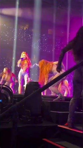 Shakira - She Wolf (Live at San Jose - Night 2) #Shakira #LMYNL #LMYNLWorldTour 📹: ​⁠alive_21_