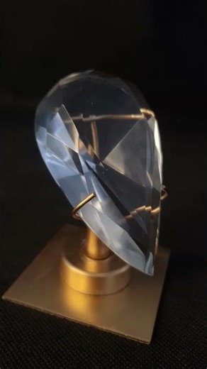 Diamante de Cristal Gigante Lagrima Brilhante 246g 100mm - 151555 Cristaisdecurvelo