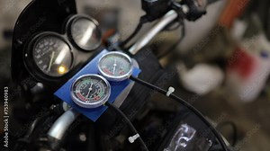 adjusting the synchronization of the fuel system of injector carburetors on a motorcycle.