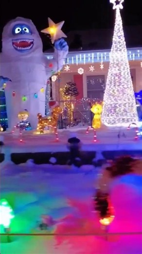 Holiday Spirit in Wisconsin: Incredible Light Display!