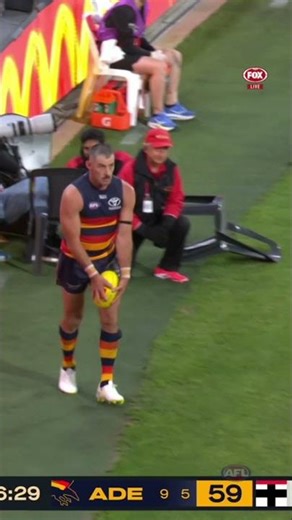 tex got that benjamin button going on 🤯 #afl #adelaidecrows #taylorwalker