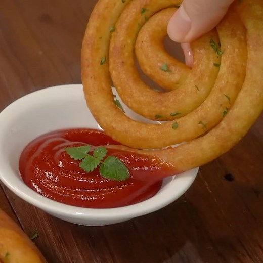 5M views · 39K reactions | Learn how to make easy and delicious crispy tornado french fries from mashed potatoes 凜 Credit: 매일맛나 delicious day - youtube.com/channel/UCFiYPUhUzLKoi-cZ0AwpjLA | Taste Life | Facebook