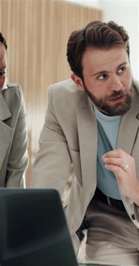 clip-4027869531-business-people-meeting-team-laptop-talking-plan