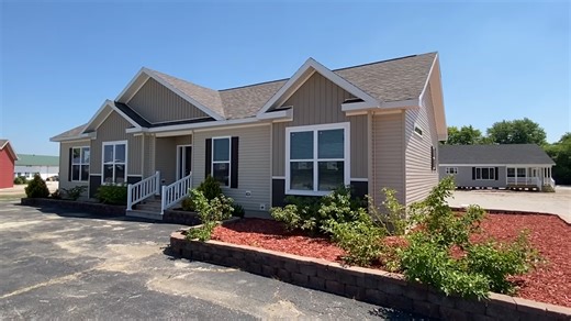 Off Frame Modular by Commodore Homes | 3 bed, 2 bath mobile house tour