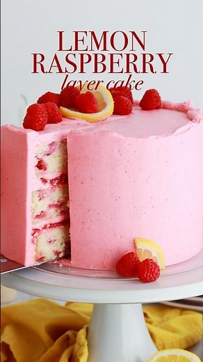 The dreamiest layers going on in this lemon raspberry cake 😍 recipe at sugarandsparrow.com #cake