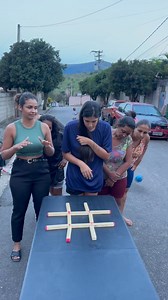 Jogo do palito. Faça 3 quadrados movem apenas 3 palitos. #jogo #brincadeira #desafio #jogodopalito | Larissa Carreiro