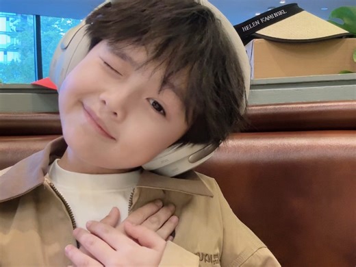 一个棒棒糖换了个金宣虎笑容