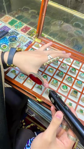 Moissanite vs Diamonds: Testing the Real Thing
