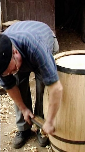 🪵⚒️ Final POLISHING of the BARREL to become the perfect WINE guardian