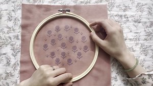 La glaneuse 4 Set Mini Floral Embroidery Kit for Adult Beginners, Hand Embroidery Kit with Stamped Floral Embroidery Patterns, Hoop, Thread, Transfer Paper, Instructions and Videos