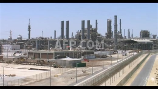Handout images provided by Saudi Aramco oil company show its headquarters and oil facilities in Dhahran, an oil field in Shaybah and an oil refinery in Ras Tanura. Oil giant Saudi Aramco reported a 2.3 percent drop in third quarter profits on Tuesday as a slump in prices continued to hit revenues. AFP | ຂ່າວ Laos News - KPL