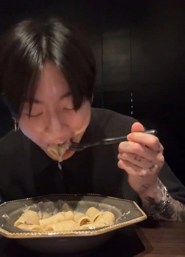 5K views · 447 reactions | NOT JUNGKOOK SAYING HE GOT HIS BLOOD TEST DONE AND THE RESULTS SAY HE CANT EAT MUSHROOMS WHILE DIPPING ON HIS TRUFFLE PASTA HES SO  I got a blood test recently, and I was told that mushrooms aren't good for my body ( meanwhile eating an entire plate of truffle pasta)  | 전제민 | Facebook