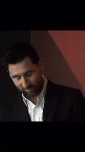 Gheremy Martínez on Instagram: "🌟 La carrera de Messi en el FC Barcelona (2000–2021) 1. Llegada a La Masía (2000) Messi llegó a Barcelona con solo 13 años, desde Rosario, Argentina. El club aceptó ayudarlo con su tratamiento médico y lo integró rápidamente en las categorías inferiores. Desde el primer día, los entrenadores hablaban de un talento único. #futbol #viral #messi #futbolero #viralvideos"