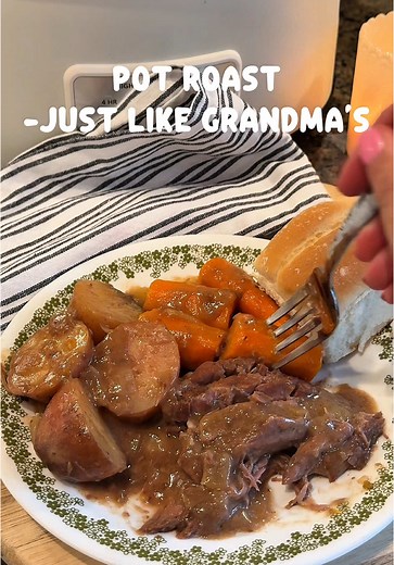 Delicious Grandma’s Pot Roast Recipe with Self-Making Gravy