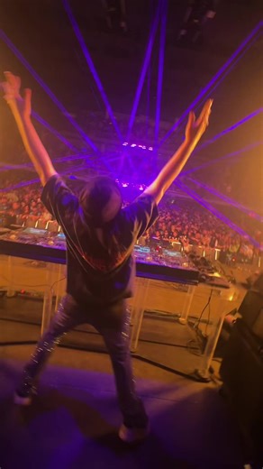 Boston was a party! Night one of the Winter tour is in the books (˶ˆᗜˆ˵)