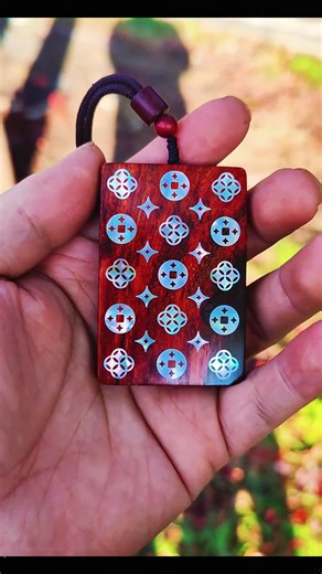 “The traditional Chinese patterns hold the clever aesthetics of our ancestors. This unique Eastern charm and the style of foreign brands each have their own merits~ We also have our own 'national-style texture', which is just as brilliant.”#intangibleculturalheritage #craftsman #handmade #fyp #pendant