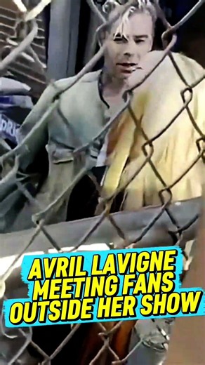 Avril Lavigne making time for her fans