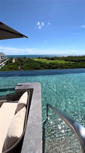 This is what unbothered looks like ✨🌊 Infinity pool perfection at Atelier Playa Mujeres. #AtelierPlayaMujeres #LuxuryAllInclusive #InfinityPoolViews #AdultsOnlyResort #travelwithapril