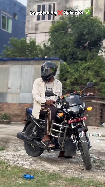 Auuu Basa: Bhatbhateey vs. Splendor Showdown