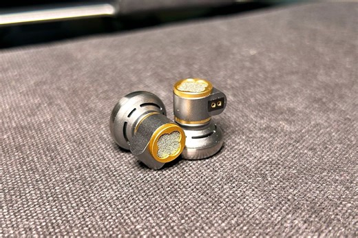 四叶草与传承多代的清亮之声 | 阿思翠 Lyra Clover 平头耳塞开箱 - TDS UNBOX