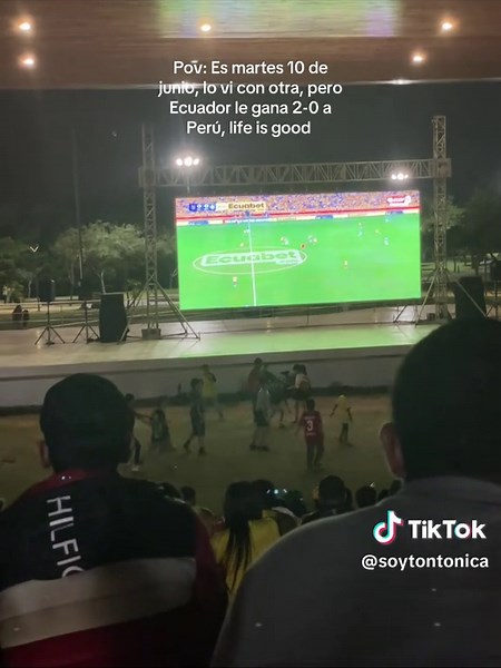Ecuador vs Perú: Un Martes de Fútbol y Alegría