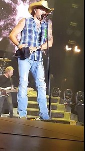 Jason Aldean 'Dirt road anthem'