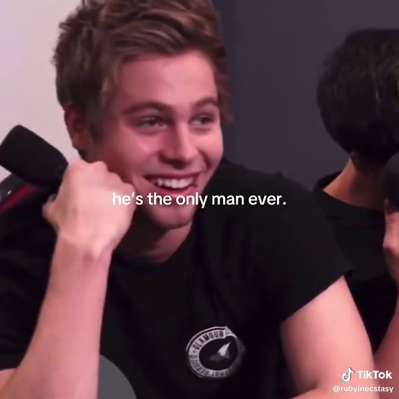 Luke Hemmings: The Star of 5 Seconds of Summer Concert