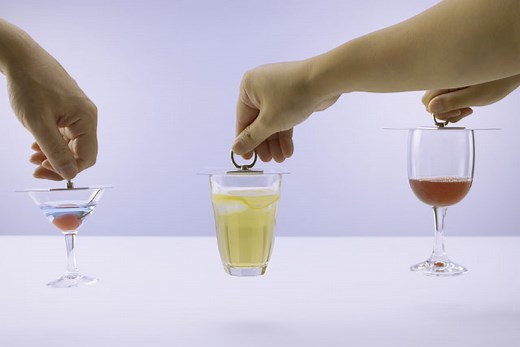 大気圧 ｜ 自由研究におすすめ！家庭でできる科学実験シリーズ「120秒の科学」｜ NGKサイエンスサイト ｜ NGK株式会社（旧社名：日本ガイシ株式会社）