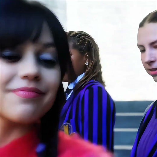 She dance in front of her friends #Wednesday #Wednesdayseason3