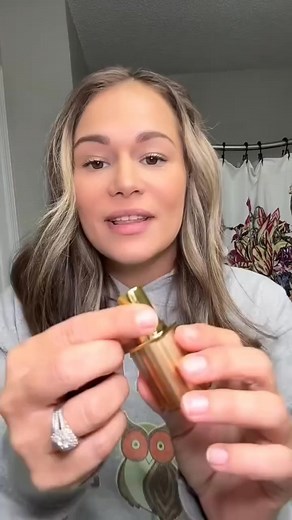 💋 Okay but WHY did no one tell me about this lipstick?! 😍 It literally changes color based on your pH and temperature — so everyone gets their own shade 💄✨ It feels so smooth, gives a little plump, and doesn’t come off no matter how much coffee I drink ☕😂 Totally stocking-stuffer worthy 🎁🔥 #LipstickMagic #NoTransfer | Canslowly&ca